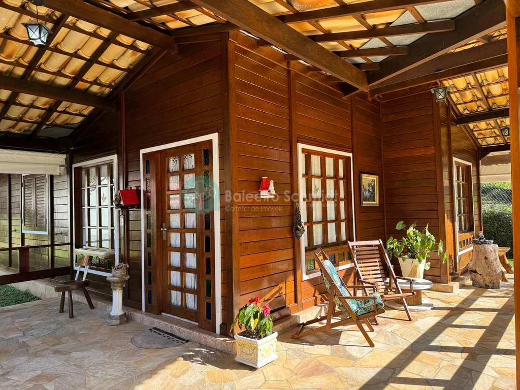 Casa em Santo Antônio do Pinhal, no bairro Centro