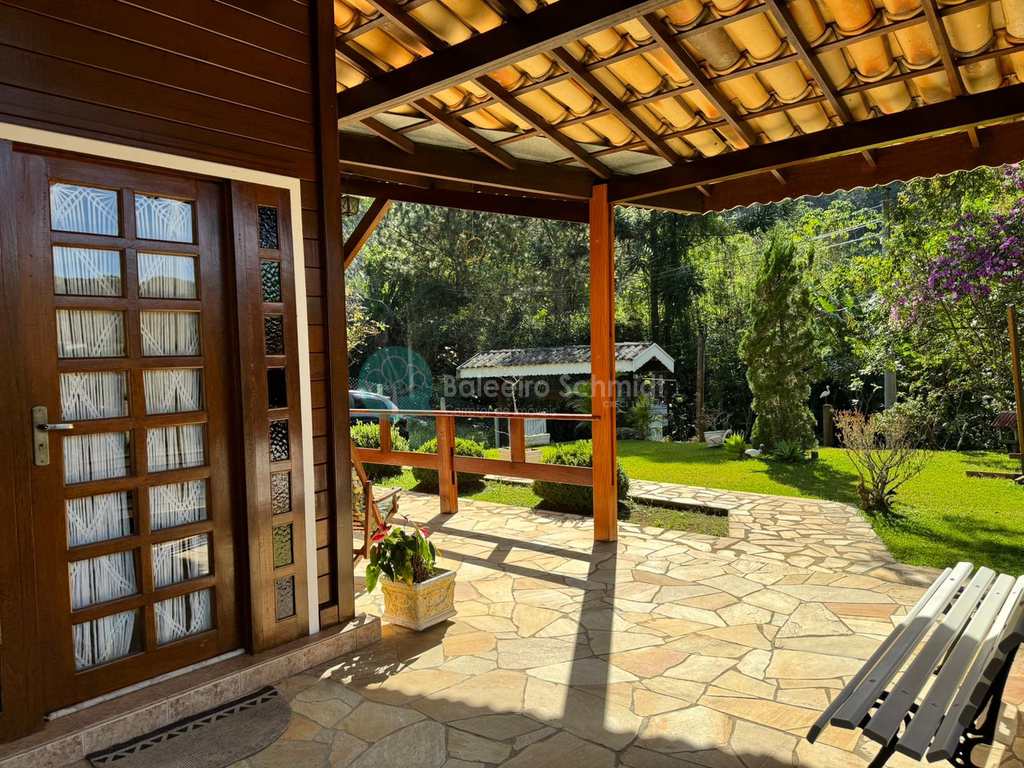 Casa em Santo Antônio do Pinhal, no bairro Centro