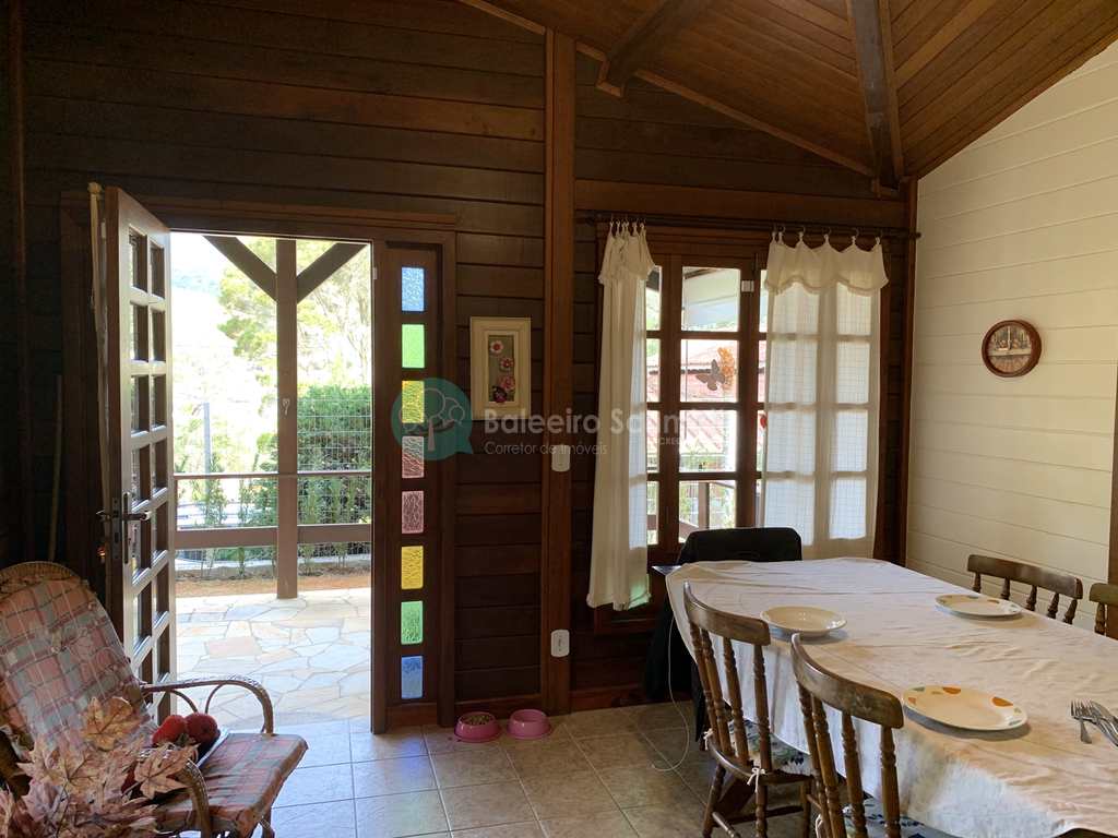 Casa em Santo Antônio do Pinhal, no bairro Centro