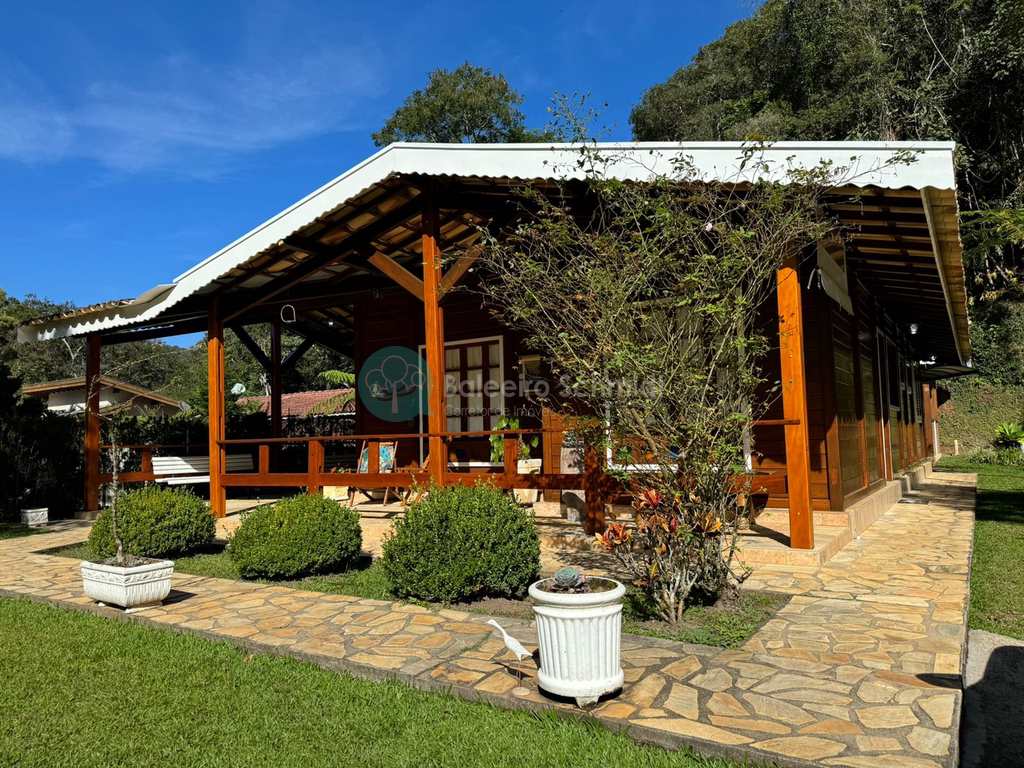 Casa em Santo Antônio do Pinhal, no bairro Centro