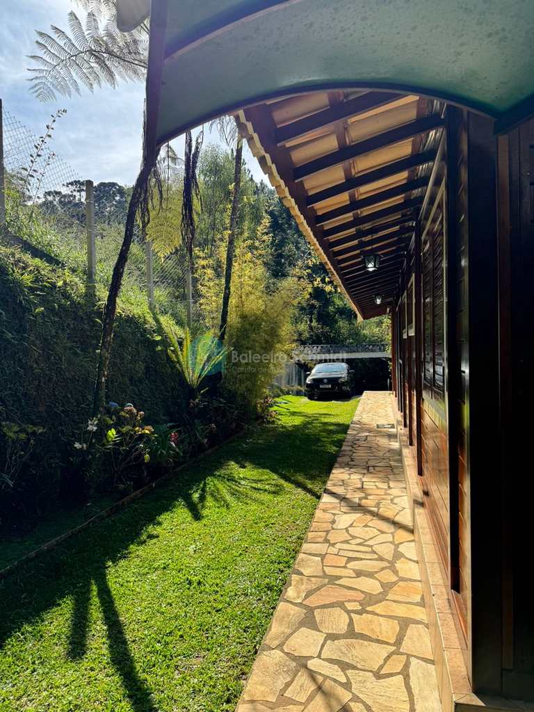 Casa em Santo Antônio do Pinhal, no bairro Centro