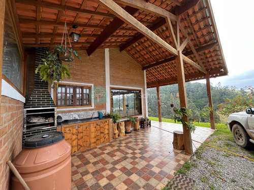 Casa, código 1158 em Santo Antônio do Pinhal, bairro Zona Rural