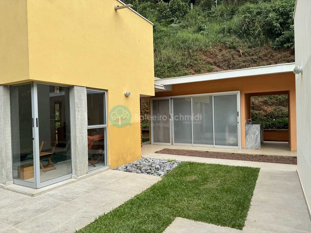 Casa em Santo Antônio do Pinhal, no bairro Zona Rural