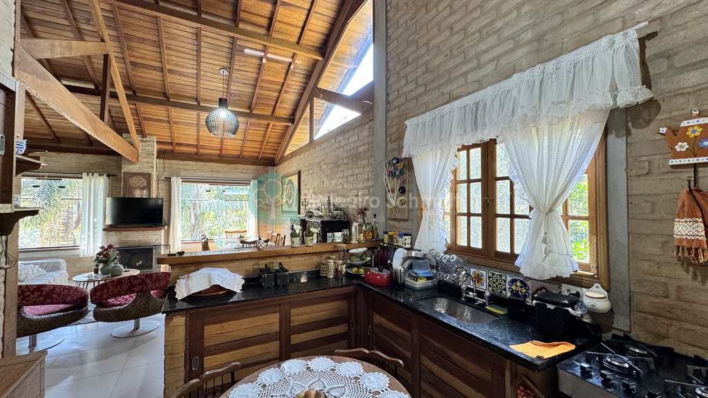 Casa em Santo Antônio do Pinhal, no bairro 10 Km do Centro