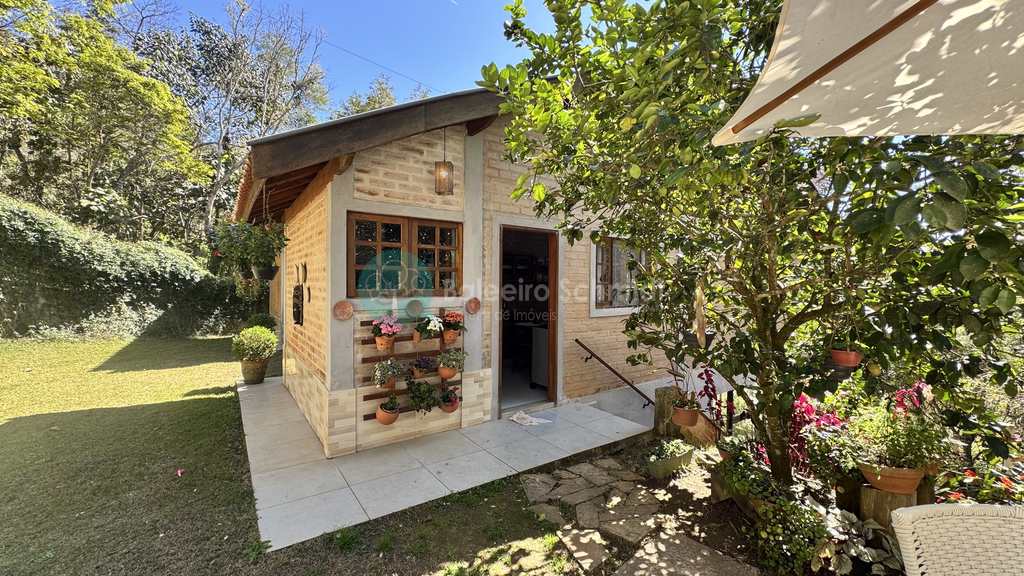 Casa em Santo Antônio do Pinhal, no bairro 10 Km do Centro