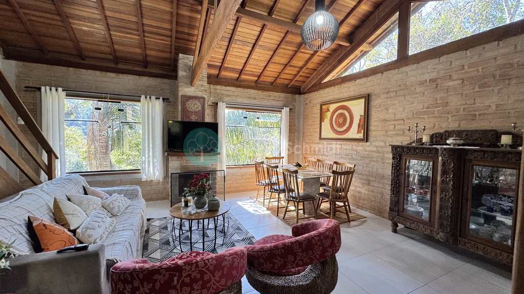 Casa em Santo Antônio do Pinhal, no bairro 10 Km do Centro