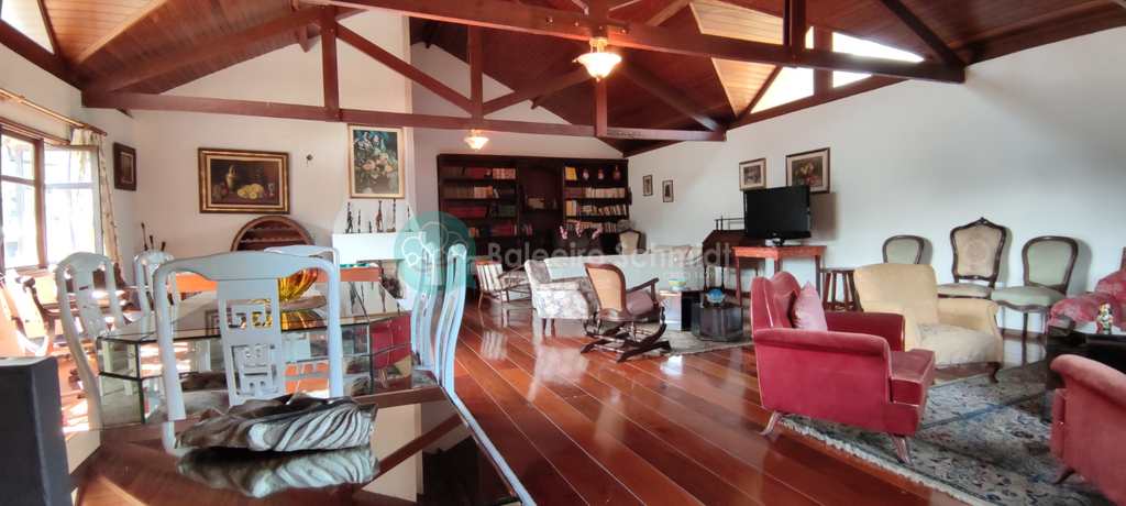 Casa em Santo Antônio do Pinhal, no bairro Centro