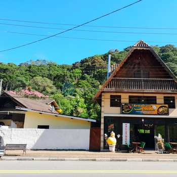 Casa Comercial em Santo Antônio do Pinhal, bairro Proximo Centro