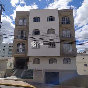 Apartamento em Lages, bairro Centro