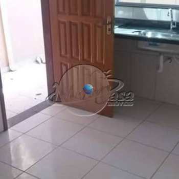 Sobrado em Praia Grande, bairro Vila Mirim