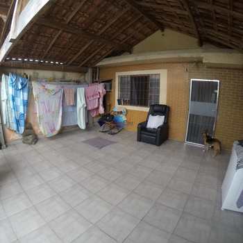 Casa em Praia Grande, bairro Nova Mirim
