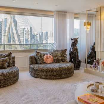 Apartamento em São Paulo, bairro Cidade Jardim