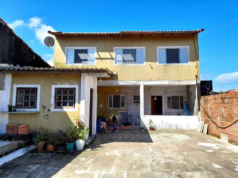 Casa em Mongaguá, no bairro Nossa Senhora de Fátima