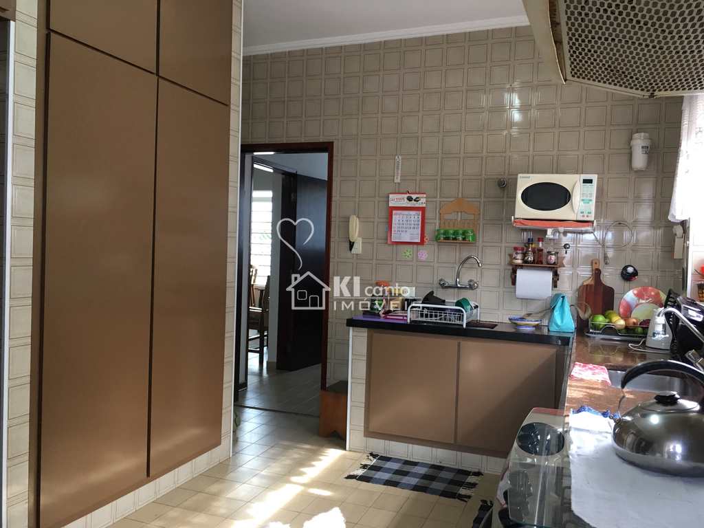 Casa em Atibaia, no bairro Centro