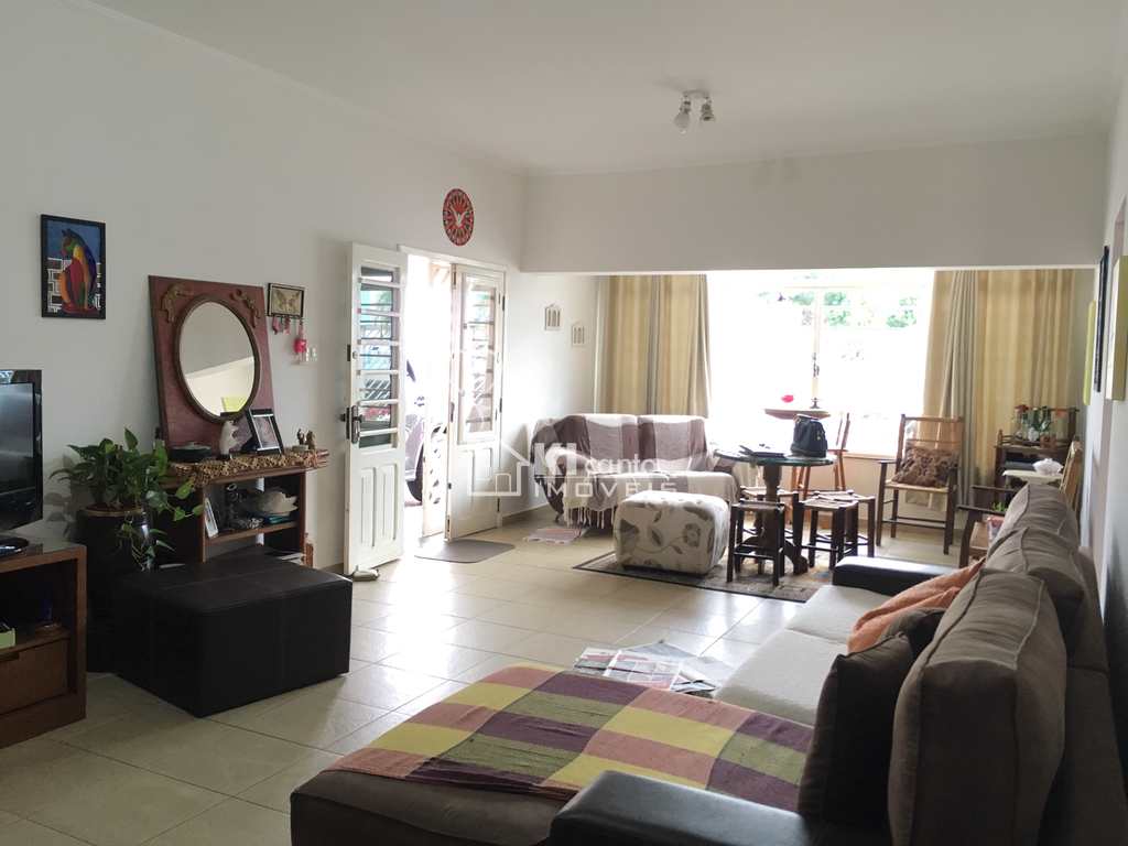 Casa em Atibaia, no bairro Centro