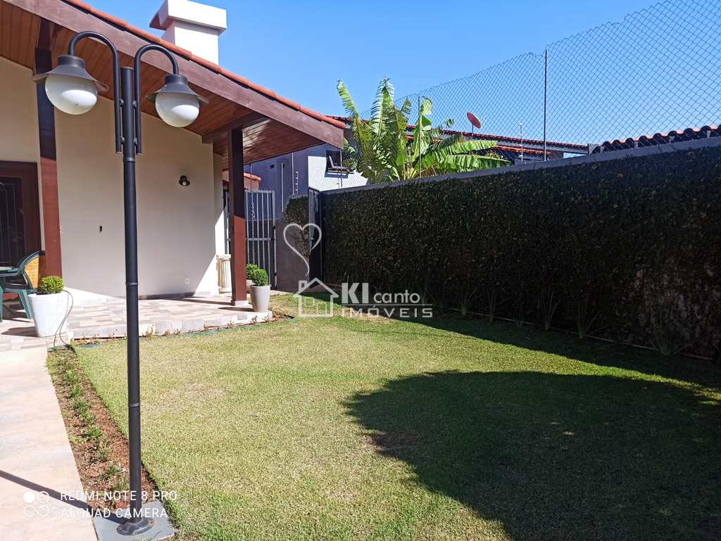 Casa em Atibaia, no bairro Jardim Itaperi