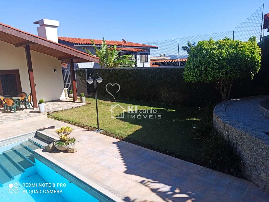 Casa em Atibaia, no bairro Jardim Itaperi