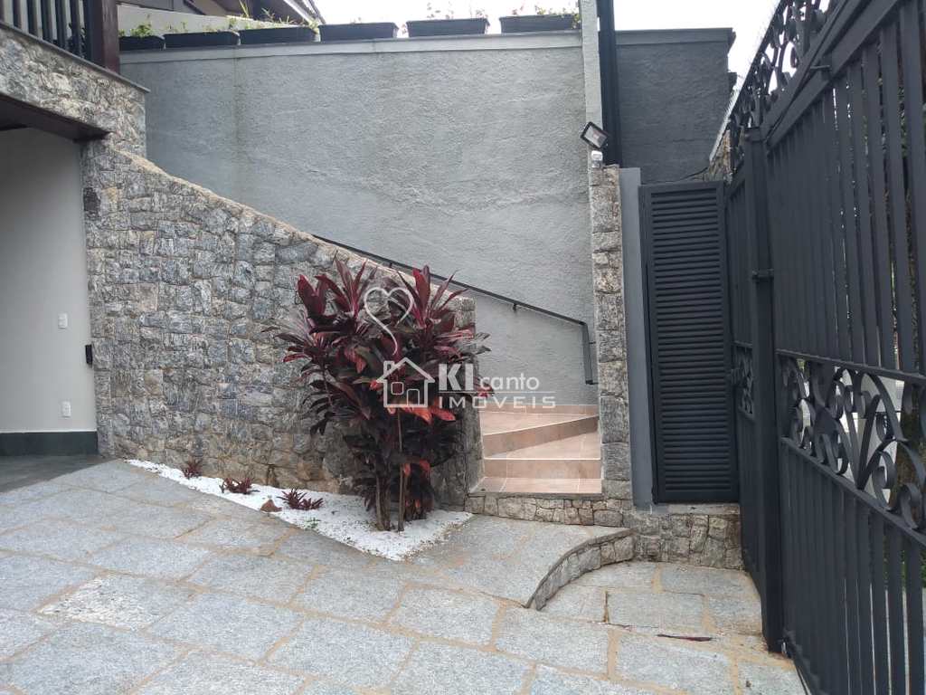 Casa em Atibaia, no bairro Jardim Itaperi