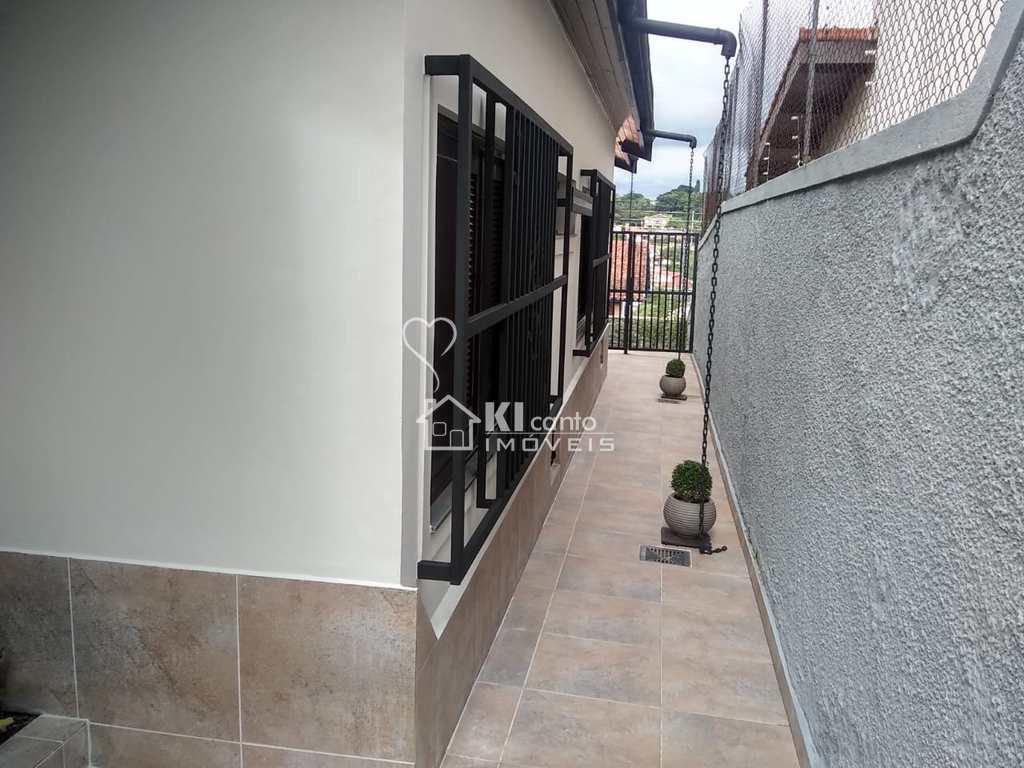 Casa em Atibaia, no bairro Jardim Itaperi