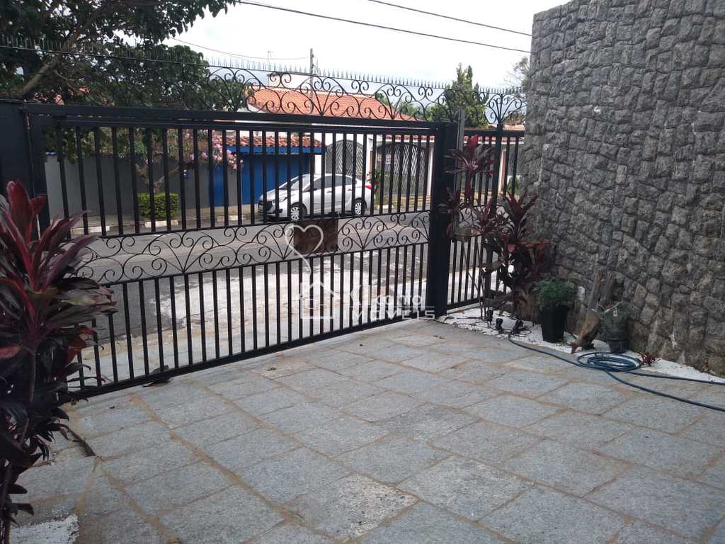 Casa em Atibaia, no bairro Jardim Itaperi