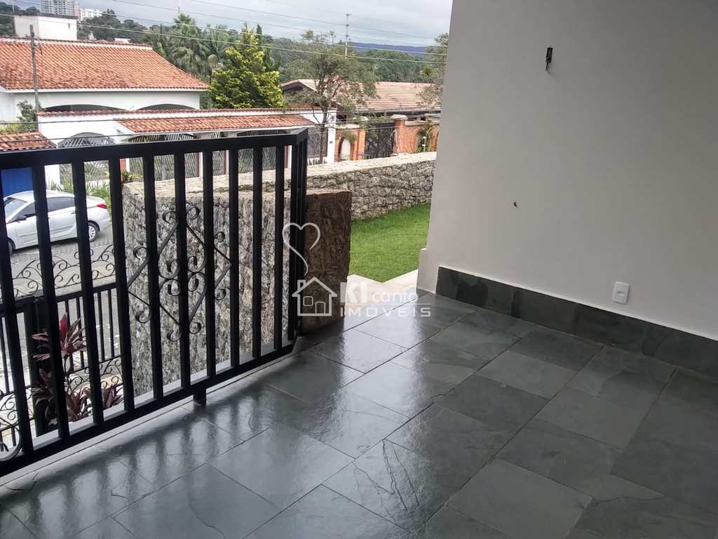 Casa em Atibaia, no bairro Jardim Itaperi