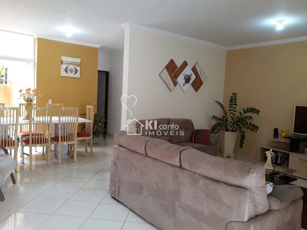 Sobrado em Atibaia, no bairro Jardim dos Pinheiros