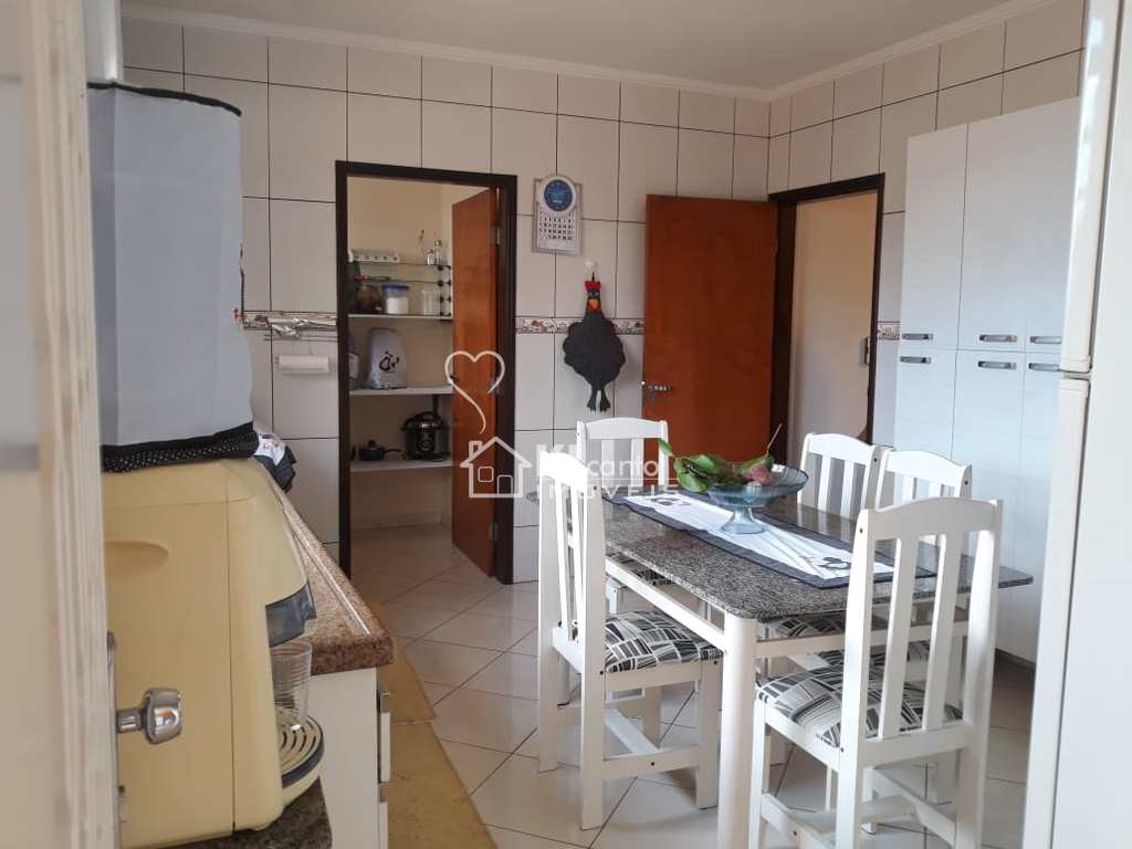 Sobrado em Atibaia, no bairro Jardim dos Pinheiros