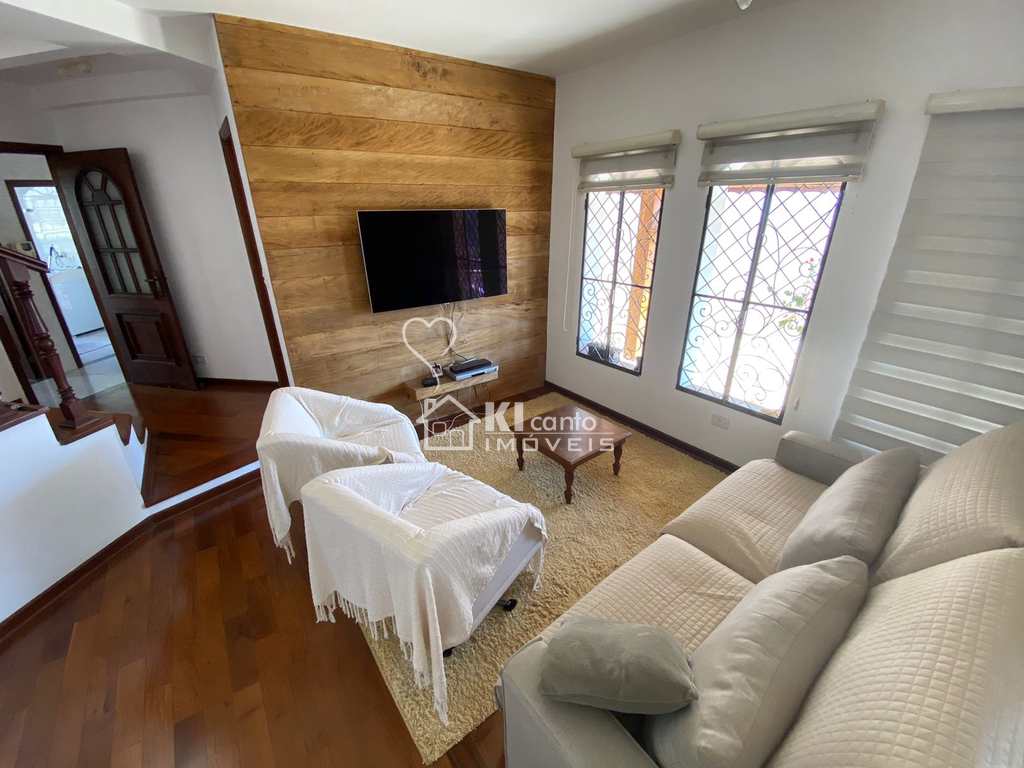 Casa em Atibaia, no bairro Vila Santista