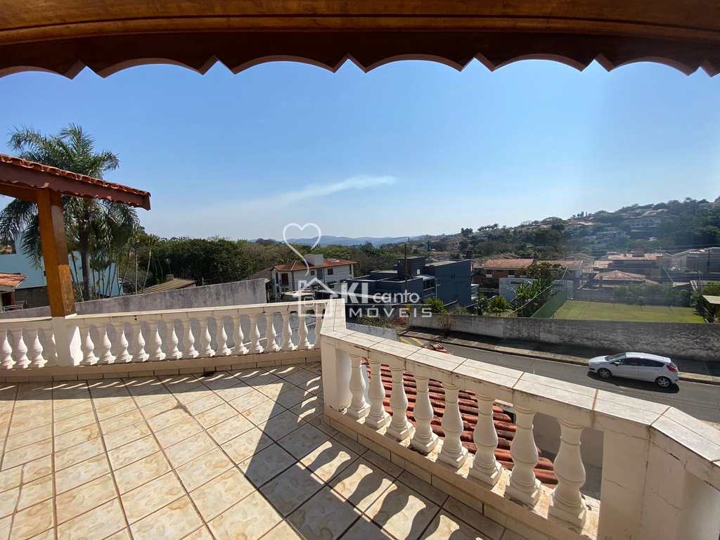 Casa em Atibaia, no bairro Vila Santista