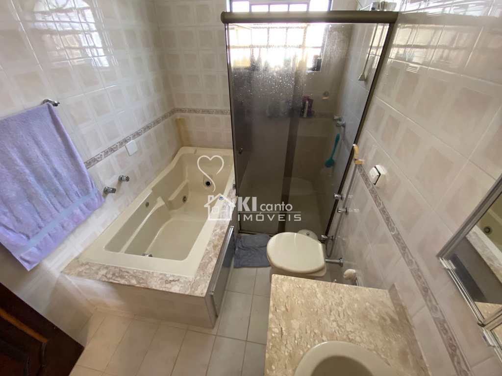 Casa em Atibaia, no bairro Vila Santista