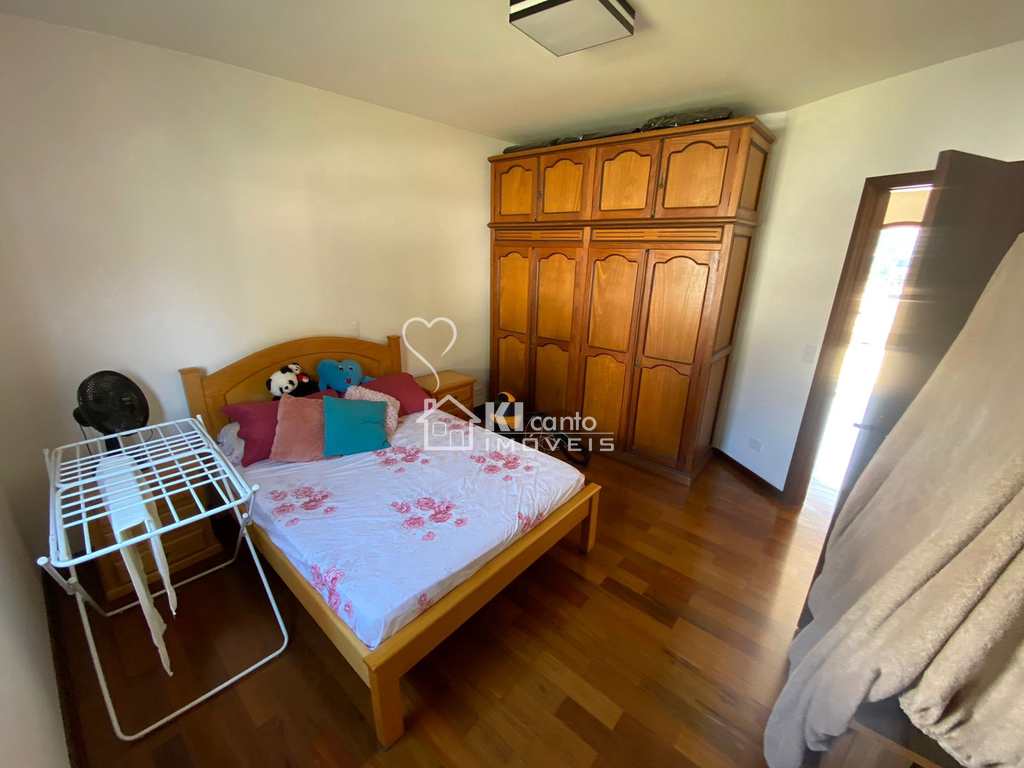 Casa em Atibaia, no bairro Vila Santista