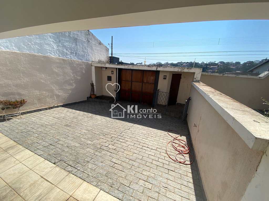Casa em Atibaia, no bairro Vila Santista