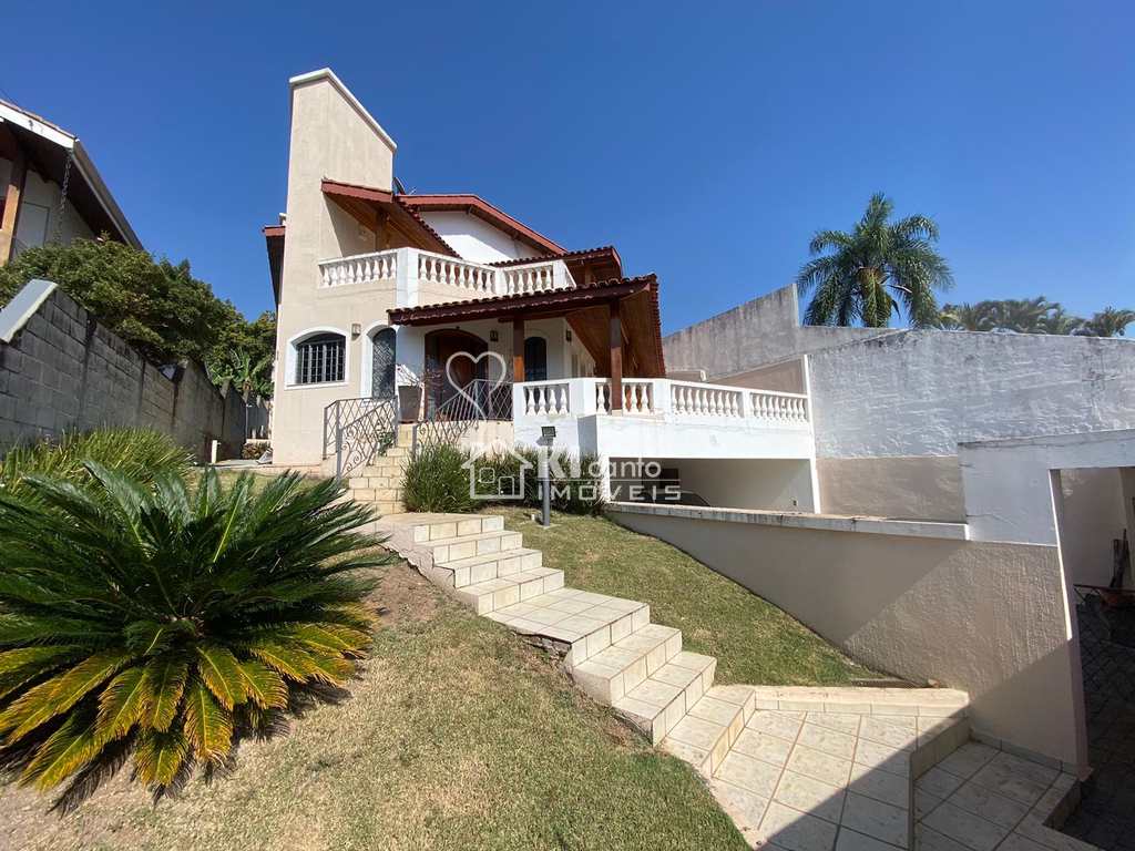 Casa em Atibaia, no bairro Vila Santista
