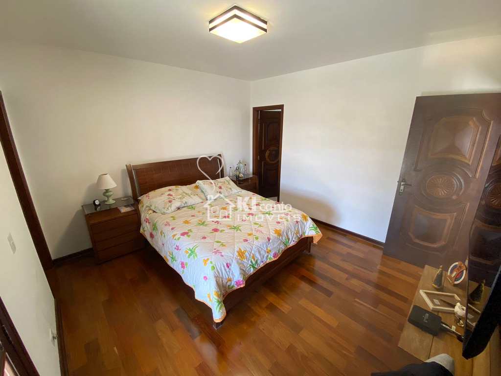 Casa em Atibaia, no bairro Vila Santista