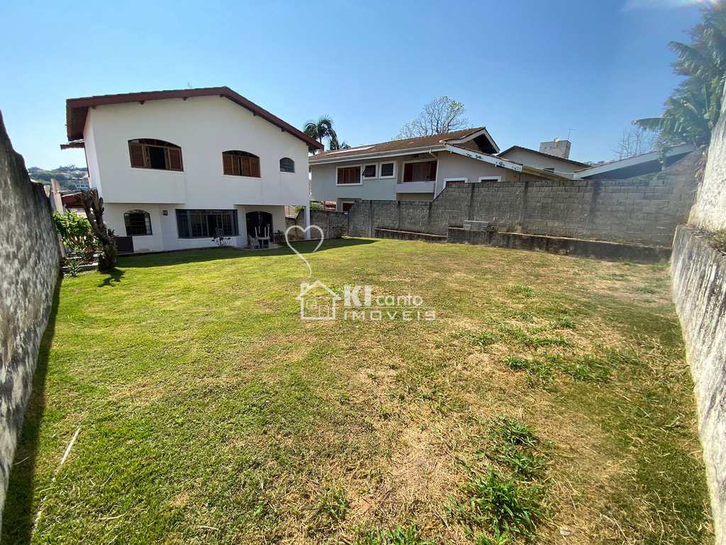 Casa em Atibaia, no bairro Vila Santista