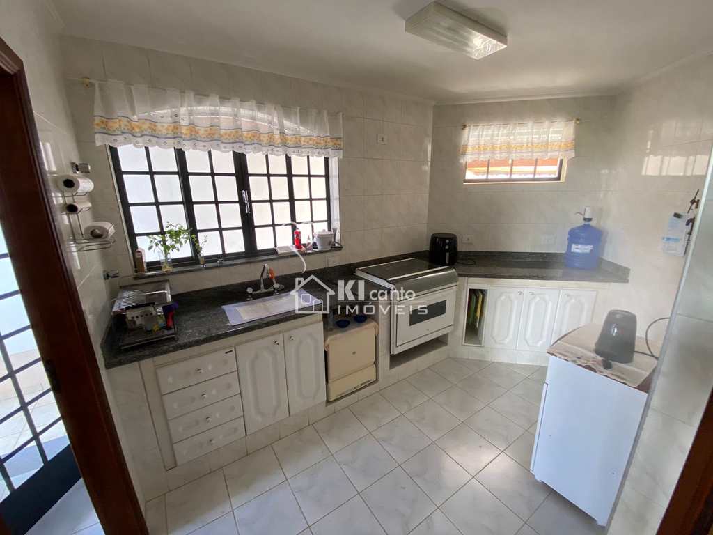 Casa em Atibaia, no bairro Vila Santista