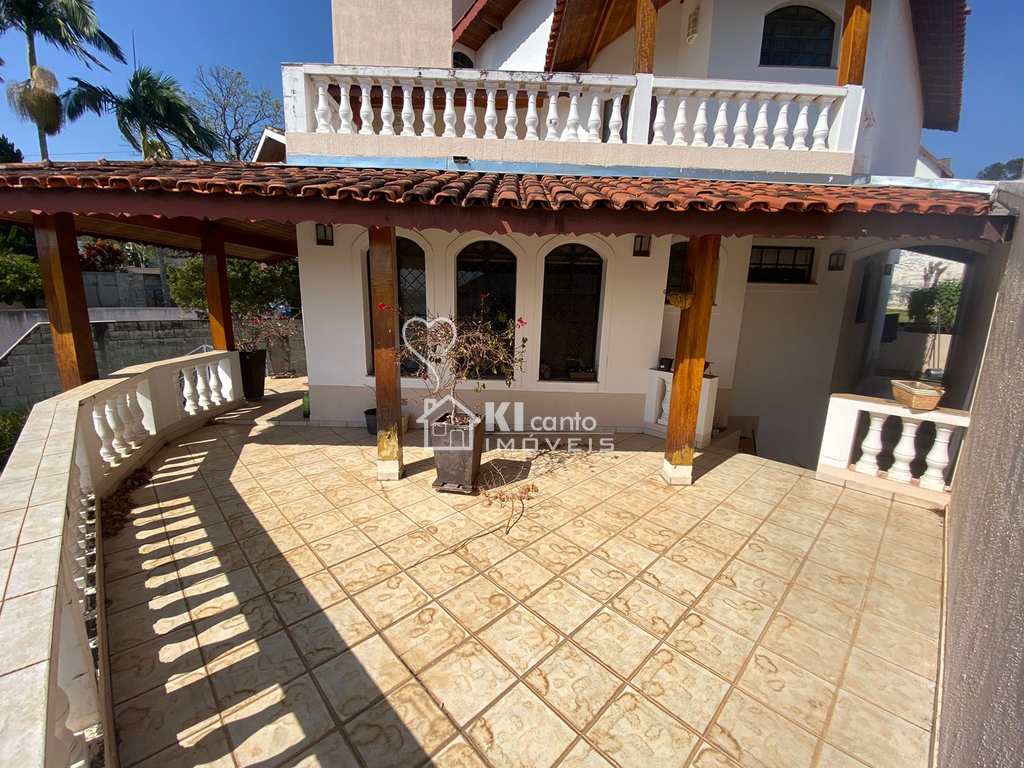 Casa em Atibaia, no bairro Vila Santista