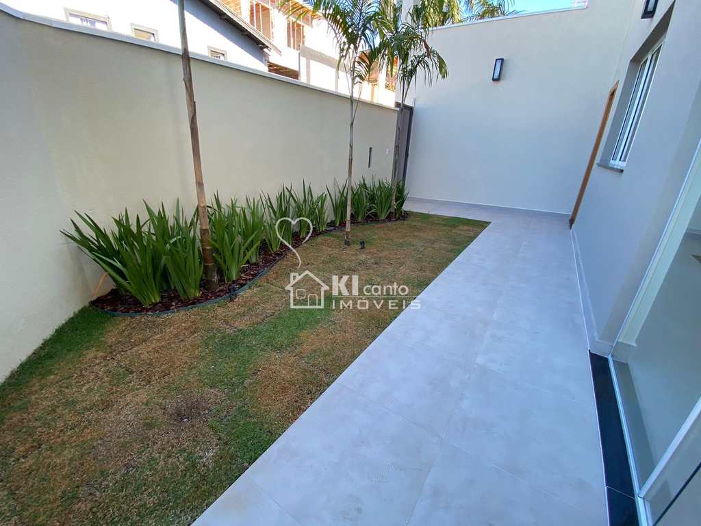 Casa em Atibaia, no bairro Jardim Jaraguá