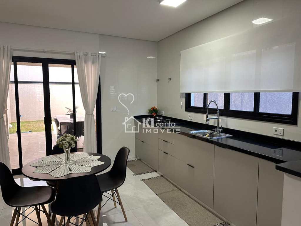 Casa em Atibaia, no bairro Jardim dos Pinheiros