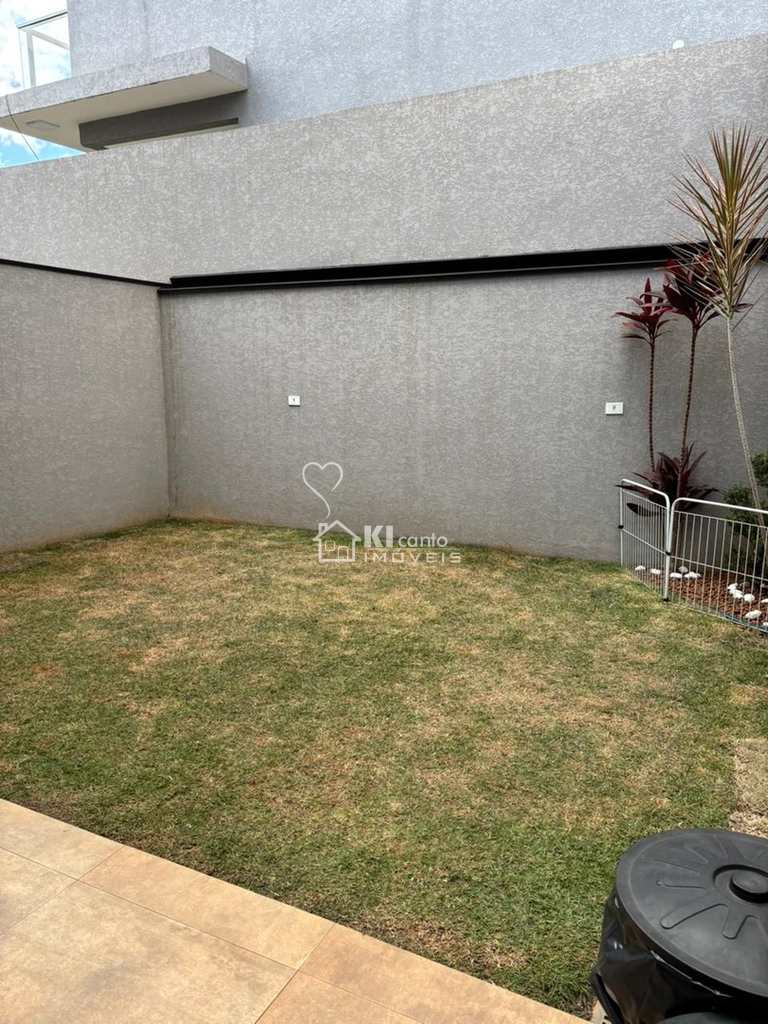 Casa em Atibaia, no bairro Jardim dos Pinheiros