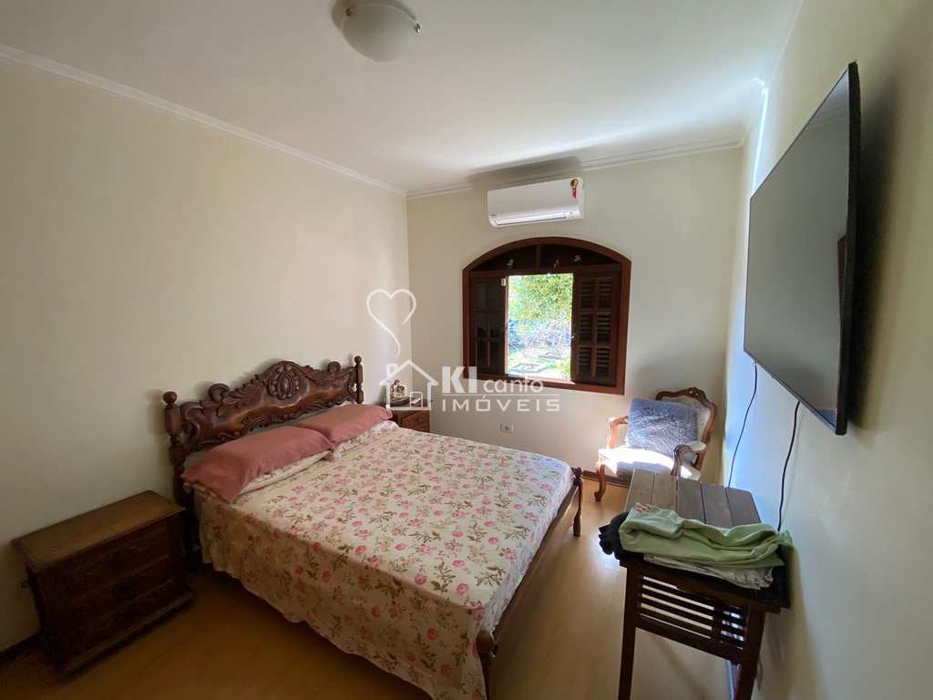 Casa em Atibaia, no bairro Jardim dos Pinheiros