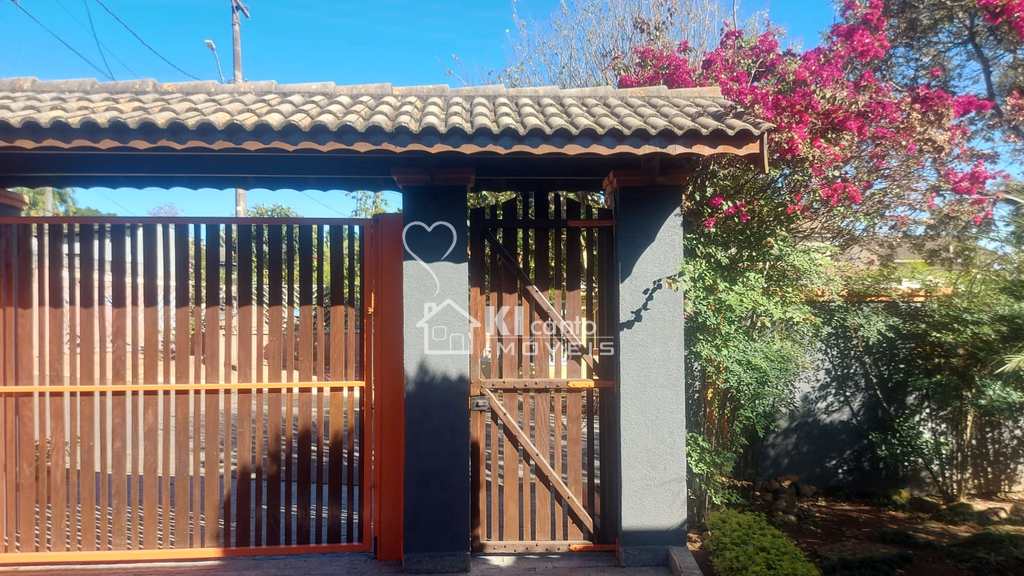 Casa em Atibaia, no bairro Jardim dos Pinheiros