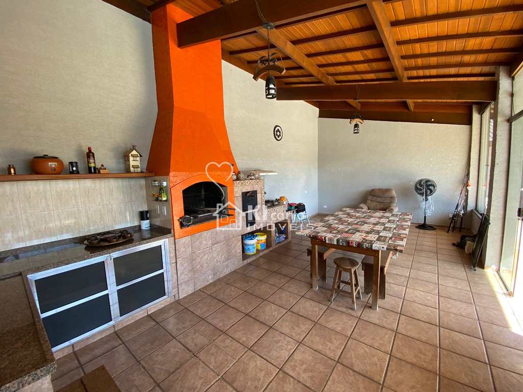 Casa em Atibaia, no bairro Jardim dos Pinheiros
