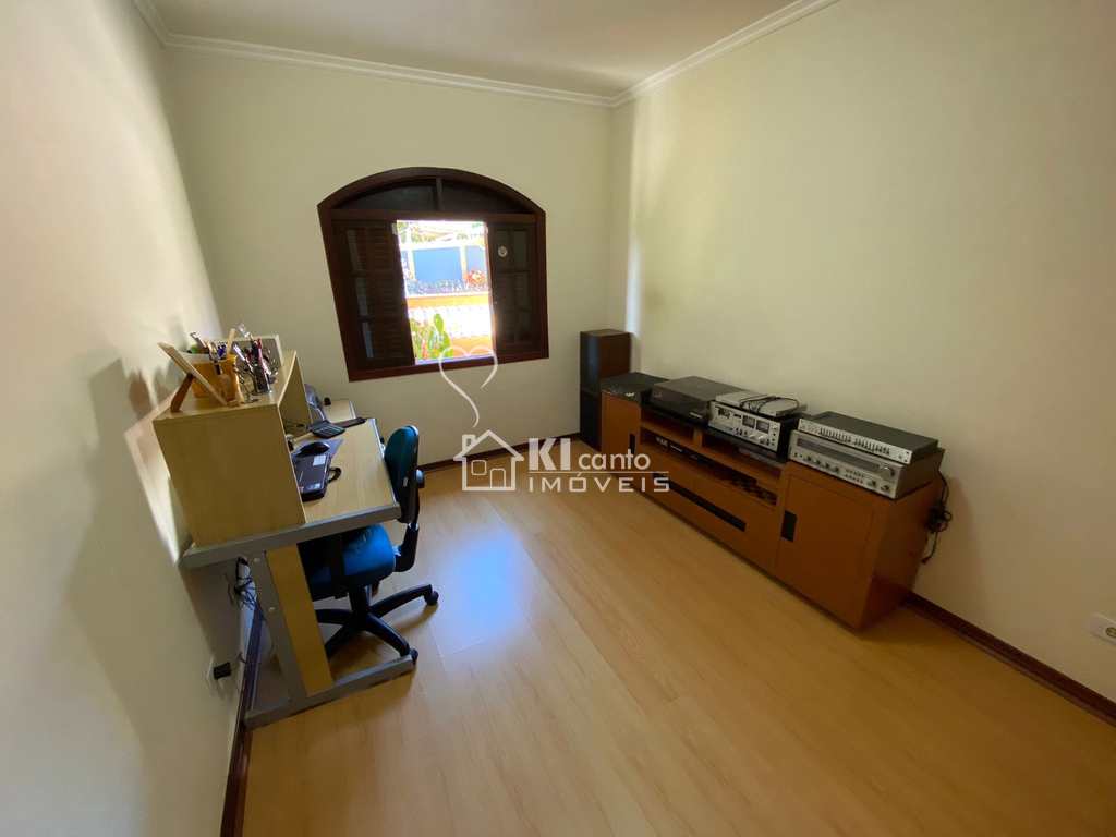 Casa em Atibaia, no bairro Jardim dos Pinheiros