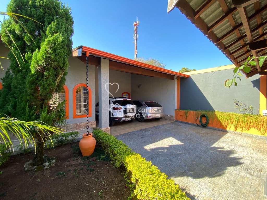 Casa em Atibaia, no bairro Jardim dos Pinheiros