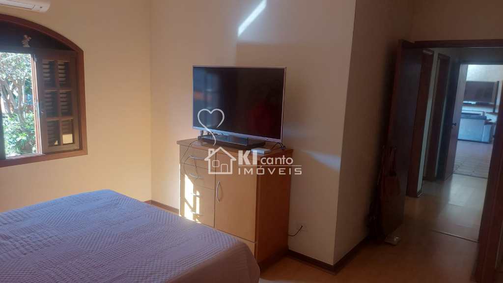 Casa em Atibaia, no bairro Jardim dos Pinheiros