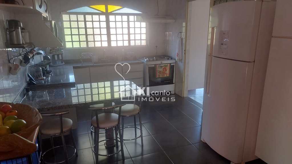 Casa em Atibaia, no bairro Jardim dos Pinheiros