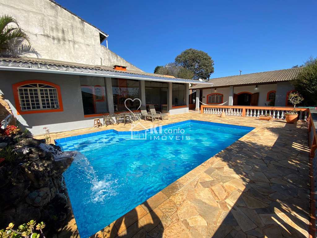 Casa em Atibaia, no bairro Jardim dos Pinheiros