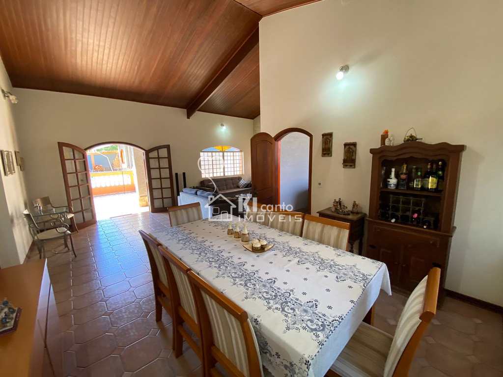 Casa em Atibaia, no bairro Jardim dos Pinheiros