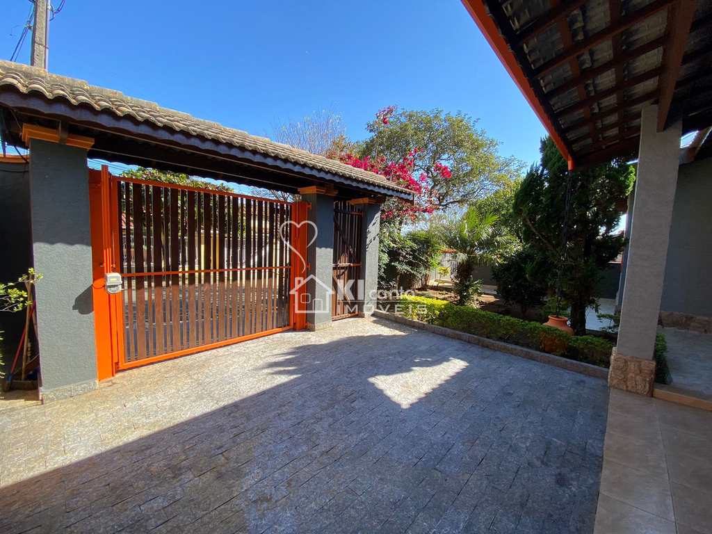Casa em Atibaia, no bairro Jardim dos Pinheiros